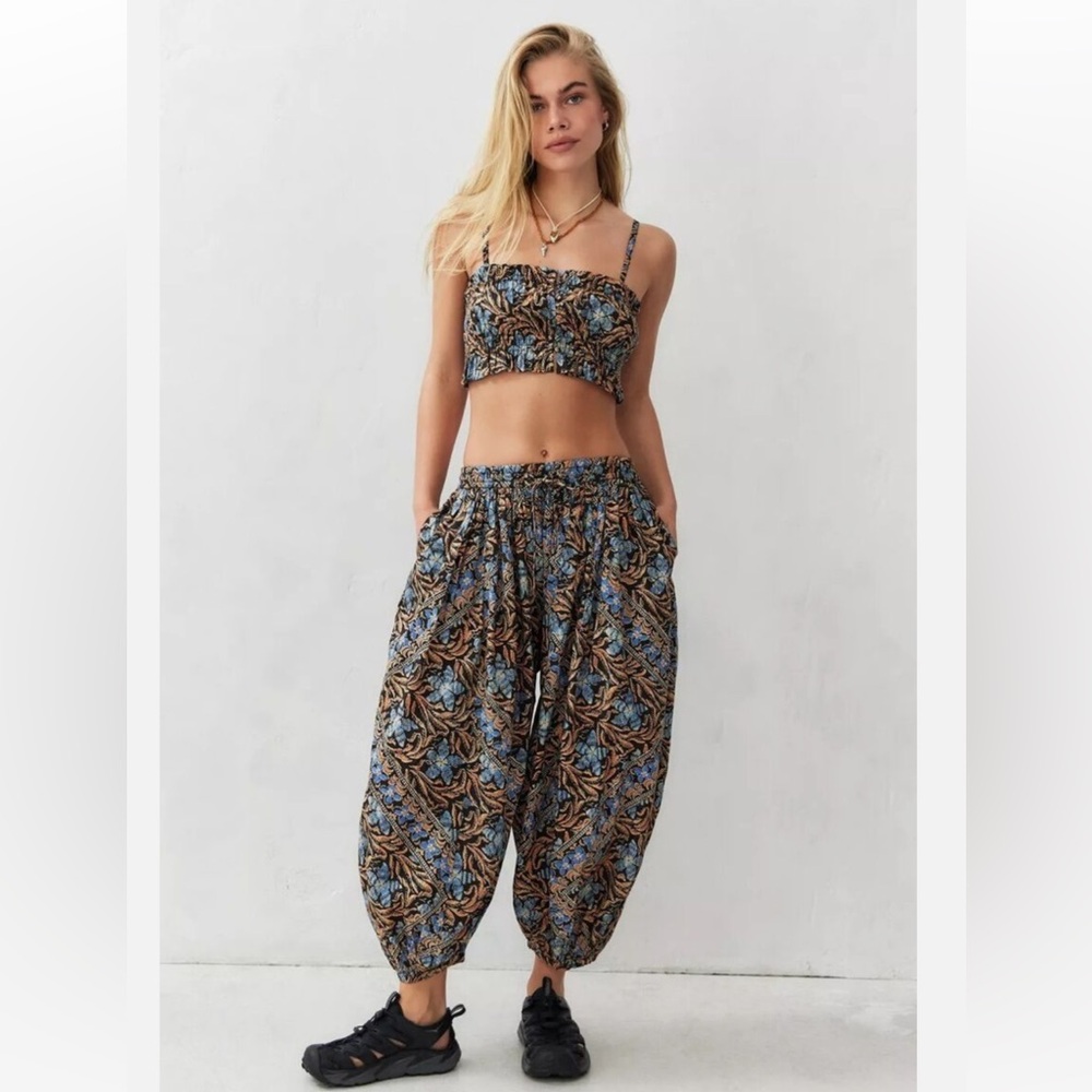 ⭐️NwT Urban Outfitters Out from under Jasmine Balloon Pants⭐️